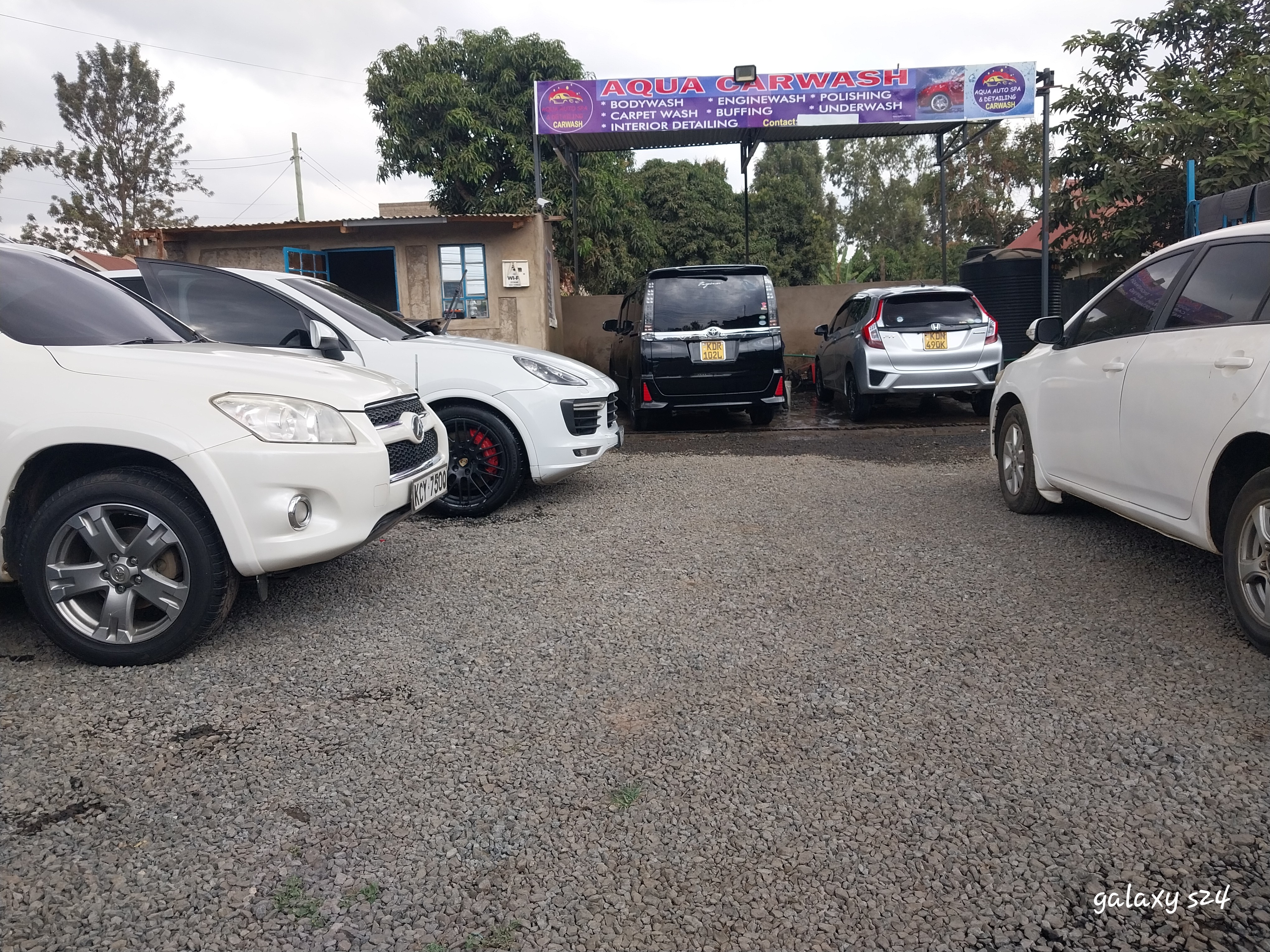 Spotless Cars and Satisfied Customers at Aqua Autospa Carwash